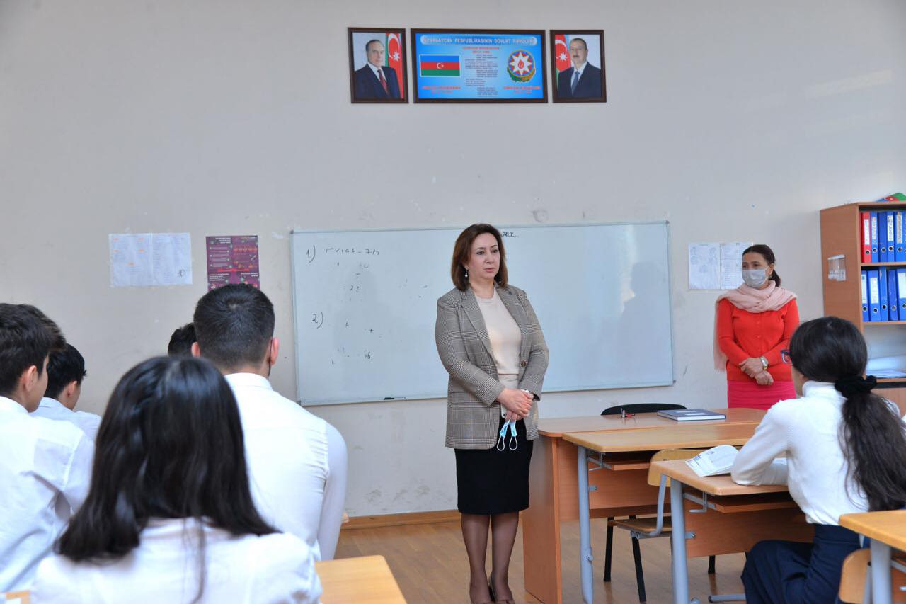BŞTİ müdiri şagirdlərlə fikir mübadiləsi apardı