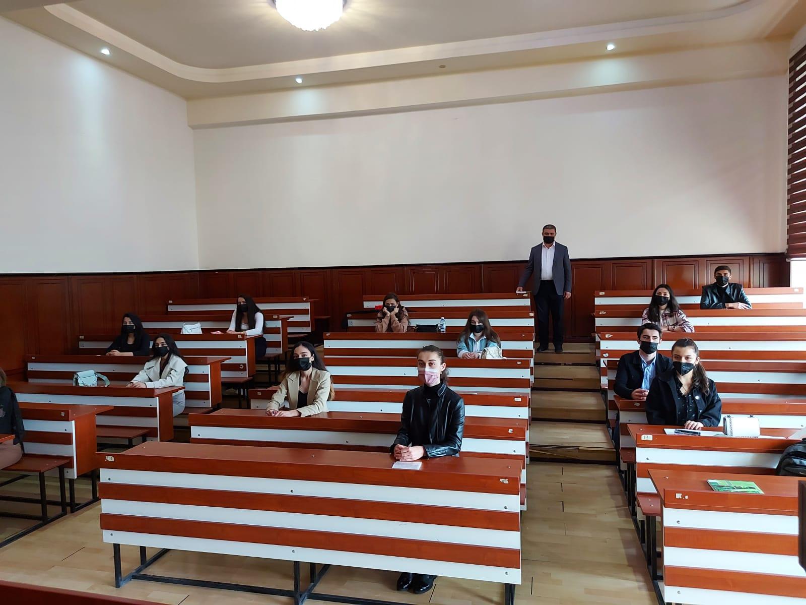 Koronavirusa yoluxma artır, universitetlərdə tədris necə təşkil olunacaq? - SORĞU  