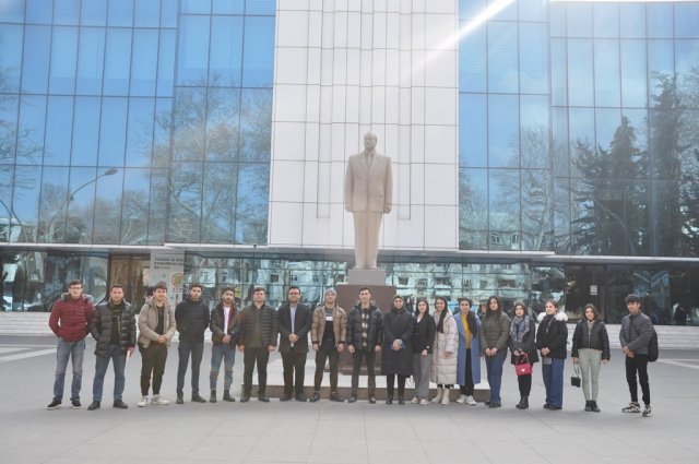 Mingəçevir Dövlət Universitetinin tələbələri Heydər Əliyev Mərkəzinə ekskursiya ediblər-FOTO
