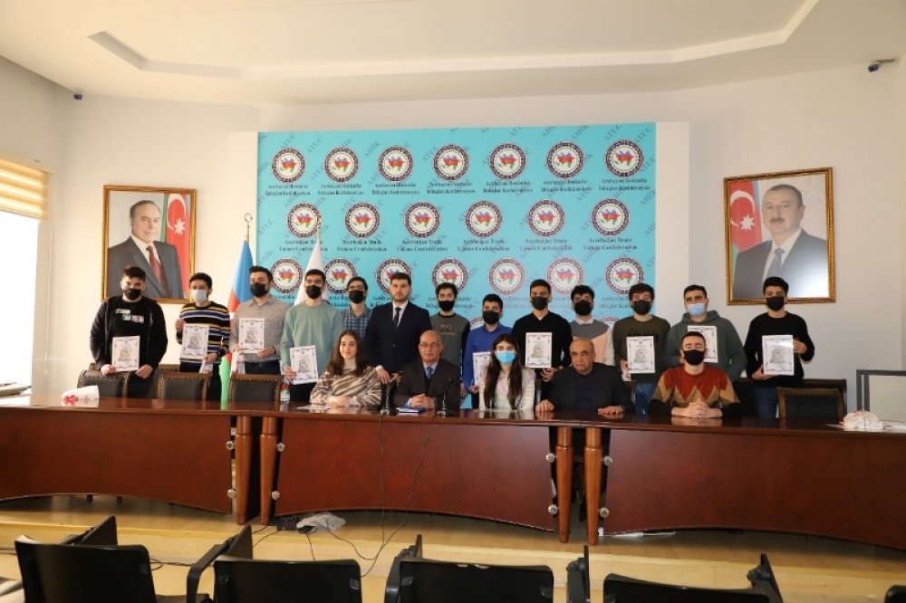Tələbələr arasında keçirilmiş “Nə? Harada? Nə zaman?” intellektual yarışının qalibləri mükafatlandırılıb  