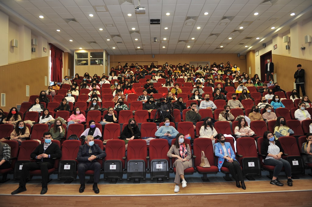 BMU-da ixtisas seçimi və karyera mövzusunda stand-up keçirilib  