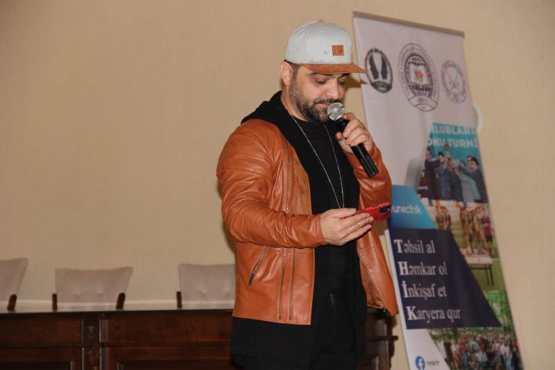 UNEC tələbələri tanınmış standup-çı ilə görüşüblər