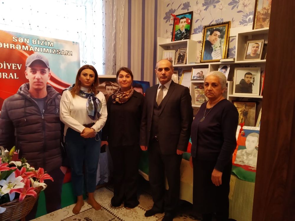 AzTU əməkdaşları Vətən müharibəsində şəhid olan məzunların ailələrini ziyarət edib-FOTOLAR