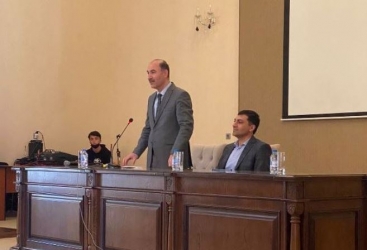UNEC-də iş dünyasının tanınmış nümayəndələri ilə görüşlər davam edir