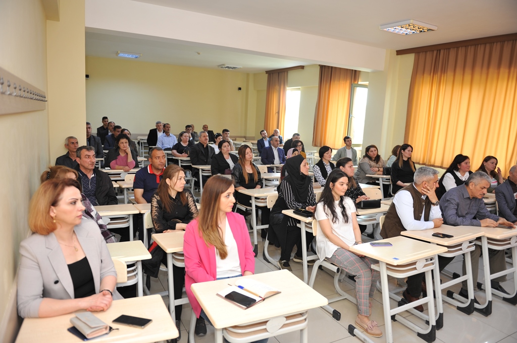BMU-da I kurs tələbələrinin valideynləri ilə görüş keçirilib  
