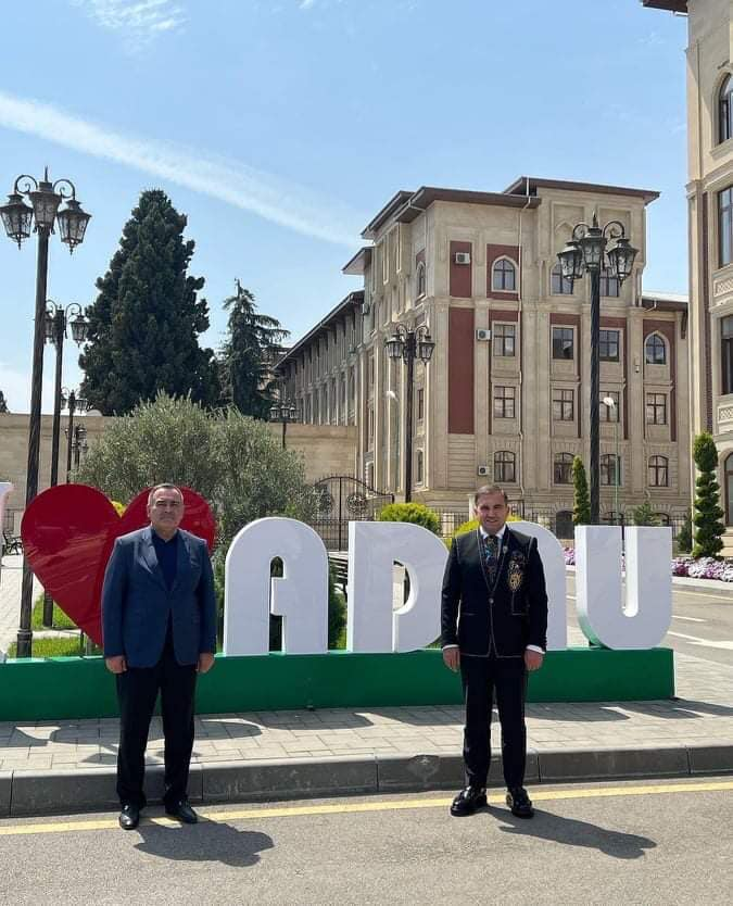 “Hacı Nuran sabah gəlsə, onunla yenə də şəkil çəkdirərəm”-Rektordan zarafatlara cavab