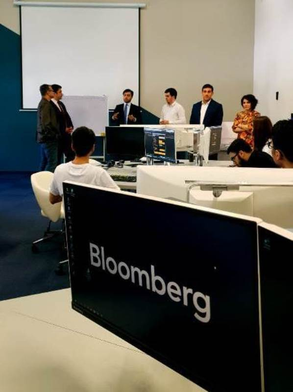 ADA Universitetinin nümayəndələri UNEC-in Bloomberg Maliyyə Laboratoriyasında-FOTO