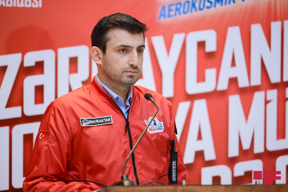 Selçuk Bayraktara fəxri doktor adı verildi