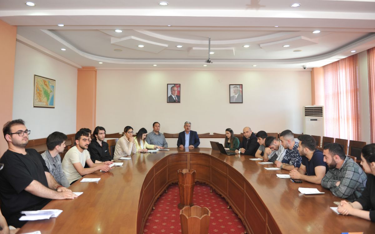 İstehsalat təcrübəsində olan tələbələrlə görüş keçirilib  