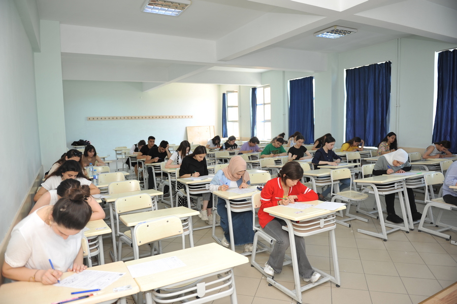 BMU-da yaz semestrinin imtahan sessiyası başlayıb     
