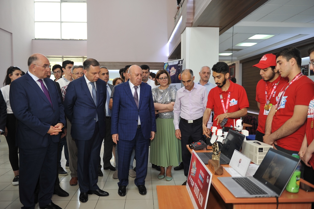“TEKNOFEST”də uğur qazanan tələbə komandaları mükafatlandırılıb  