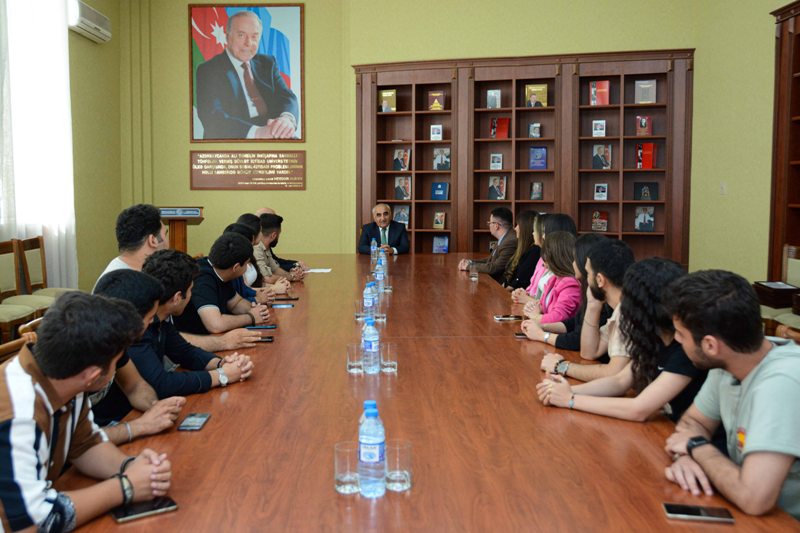 UNEC Yaradıcılıq Mərkəzinin üzvlərinə təşəkkürnamələr təqdim olundu-FOTO