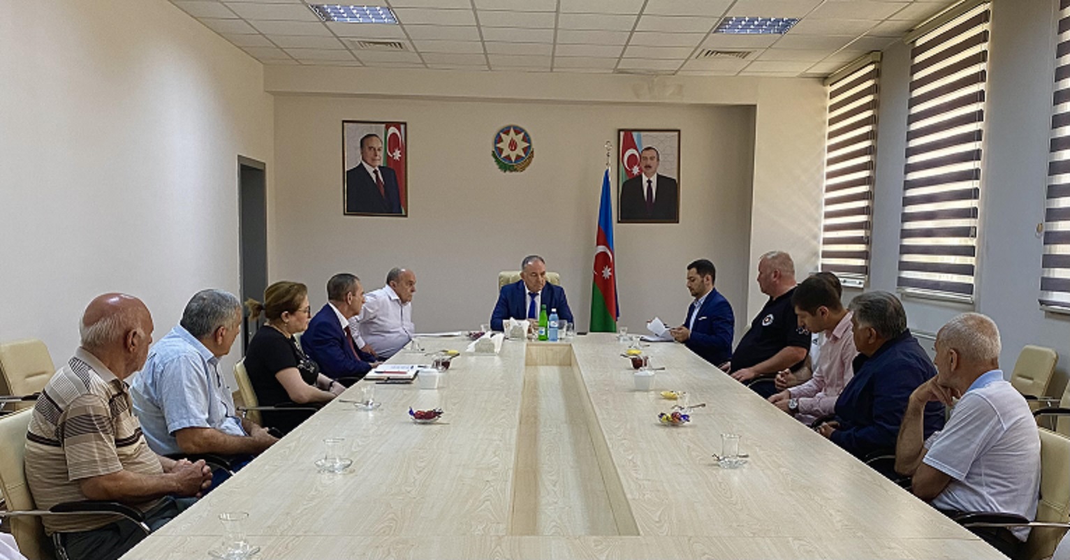 AzTU-nun rektoru universitetin İdman klubunun müəllimləri ilə görüşüb