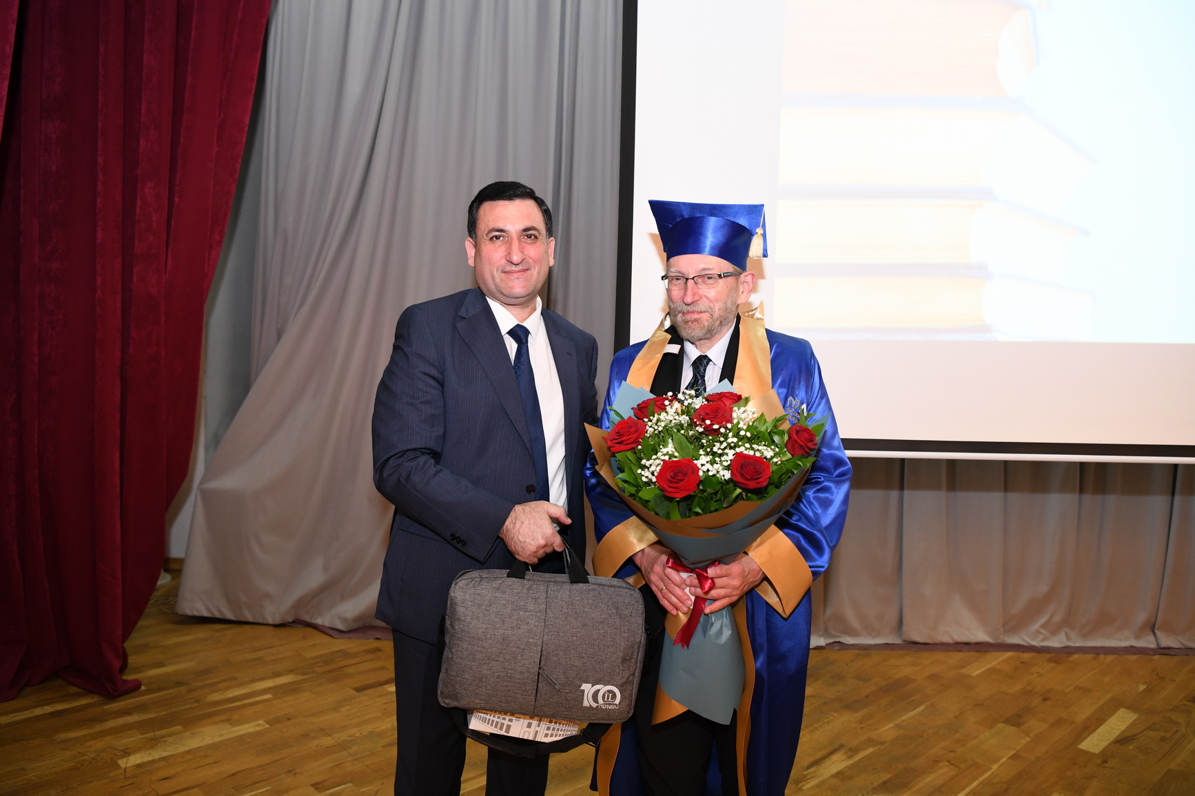 Dünya şöhrətli alimə ADNSU-nun Fəxri doktoru diplomu təqdim olunub  