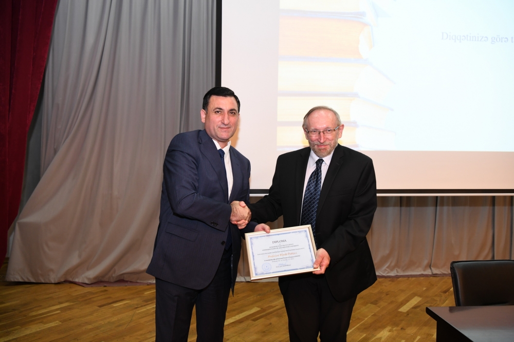 Dünyaşöhrətli alimə ADNSU-nun fəxri doktoru diplomu təqdim olunub