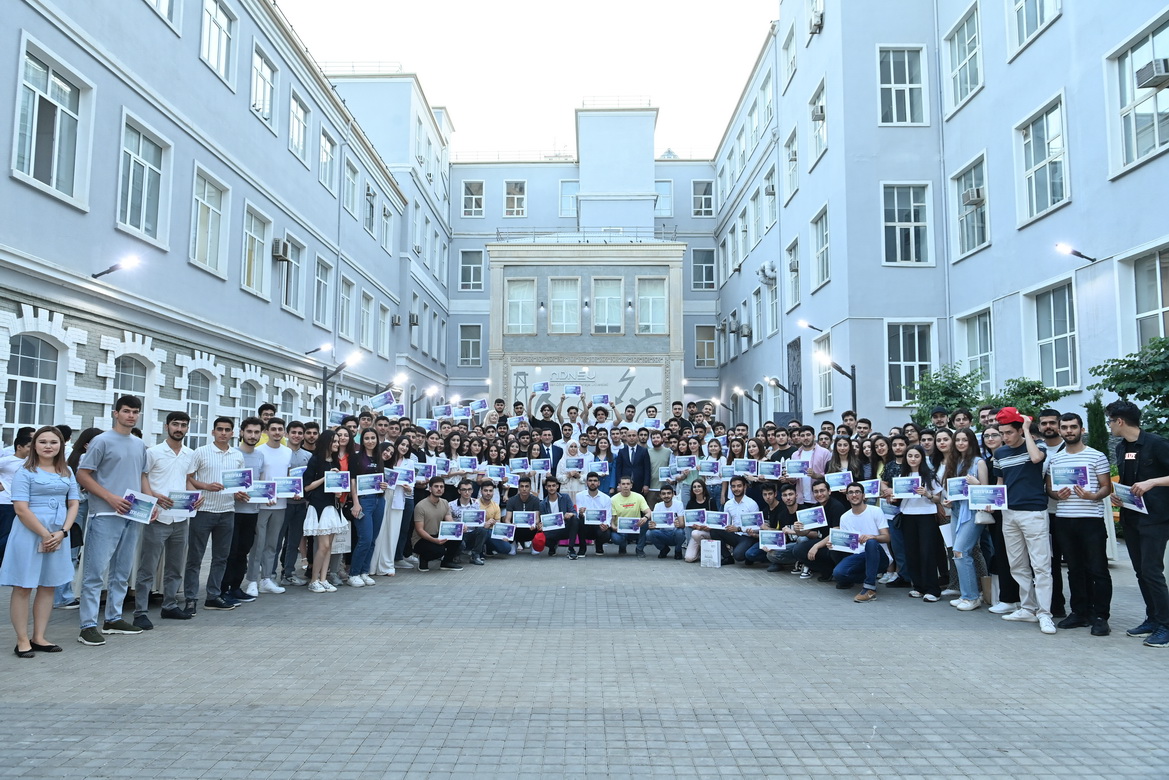 “CODE FOR FUTURE”-ADNSU təhsil lahiyəsinin qapanış mərasimi keçirilib