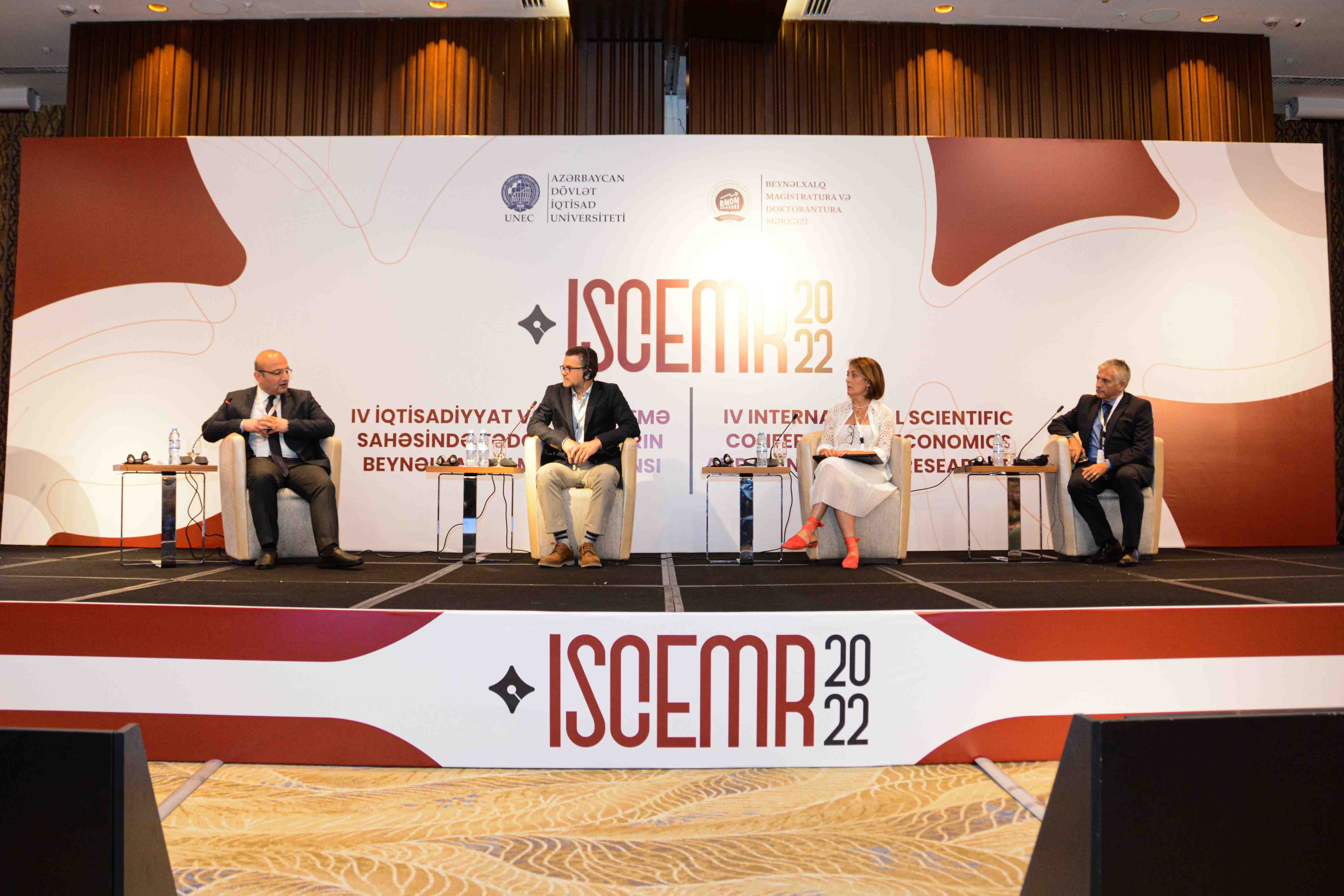 UNEC-də İqtisadiyyat və İdarəetmə Sahəsində Beynəlxalq Elmi Konfransı keçirildi-FOTO