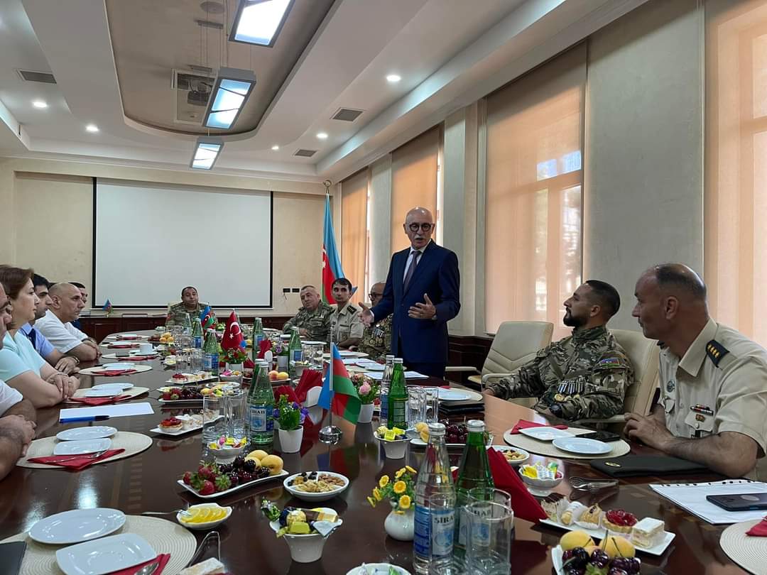Nazir müavini Vətən müharibəsinin iştirakçısı olmuş müəllimlərlə görüşüb-FOTO