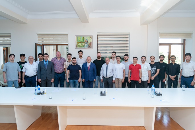 AzTU-nun rektoru universitetin basketbol komandası ilə görüşüb-FOTO