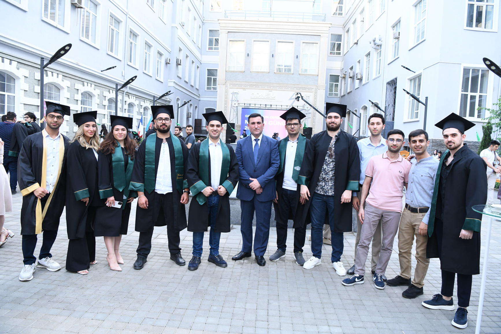 Azərbaycan-Fransız Universitetində Məzun günü keçirilib  