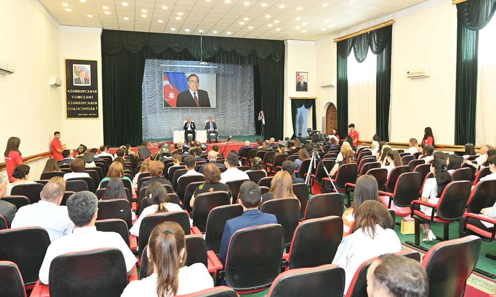 Emin Əmrullayev Mingəçevir Dövlət Universitetində olub