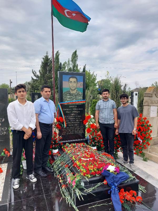 UNEC kollektivi Vətən müharibəsi şəhidinin məzarını ziyarət edib
