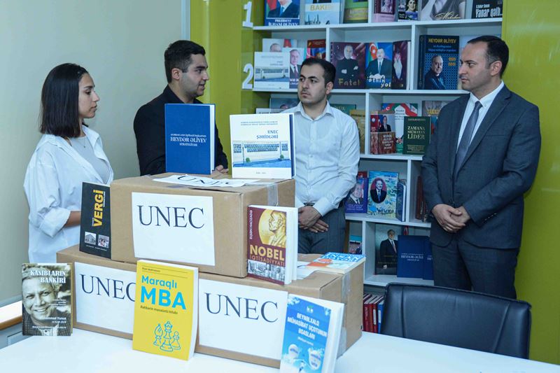 UNEC-dən “Əsgərin kitab rəfi”nə hədiyyə: 4 dildə 167 kitab-FOTO