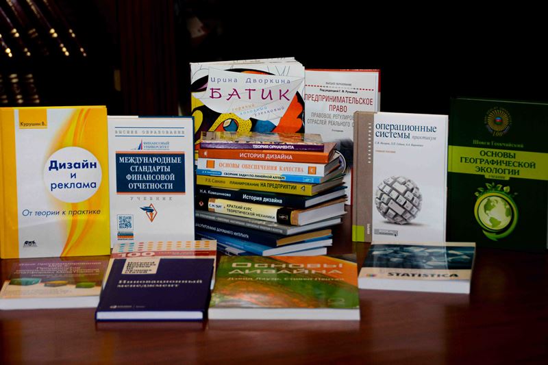 UNEC-in kitabxana fonduna rus dilində 120-dən çox kitab daxil olub