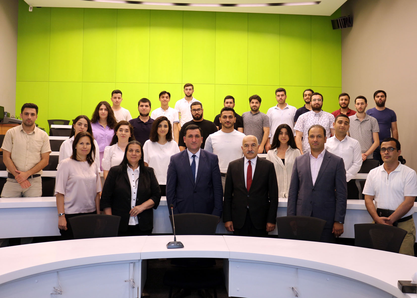 ADNSU-nun rektoru UFAZ ilk magistr məzunları ilə görüşüb
