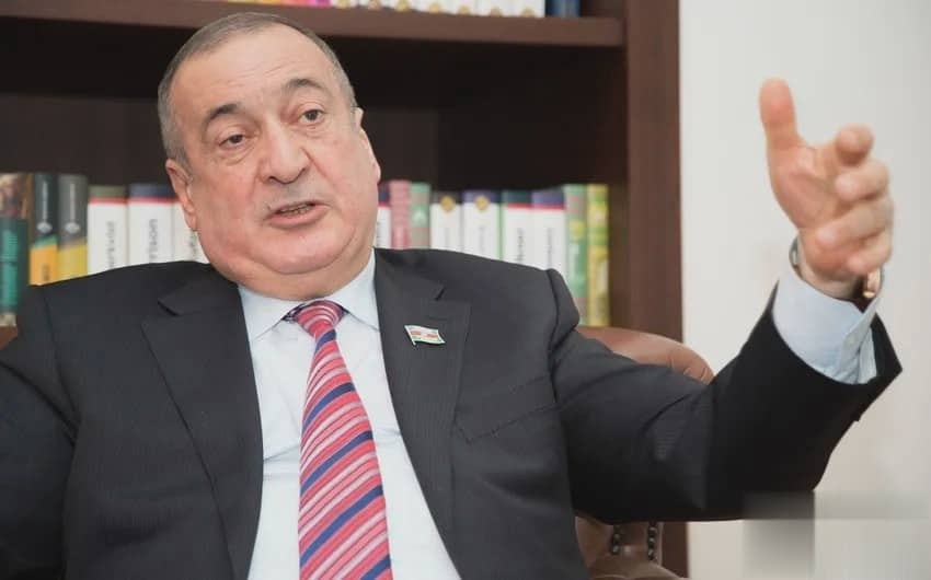 Deputat: “Azərbaycan müəllimi tərbiyə və bilik səviyyəsinə görə əcnəbi müəllimlərdən bir o qədər də aşağı deyil”