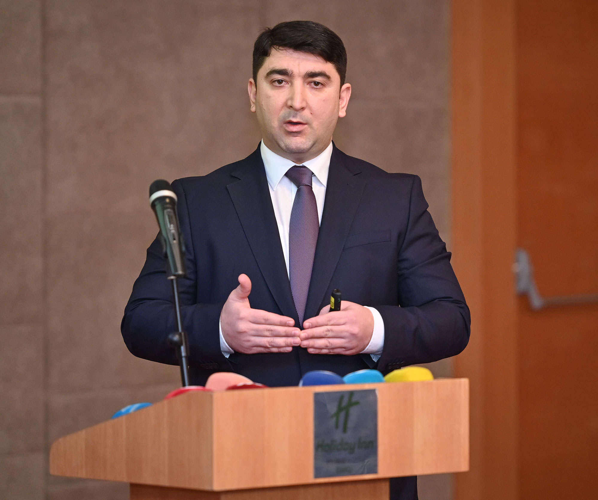 Deputatlar da tələbələrə yardım üçün bizə müraciət edirlər – Fond direktoru  