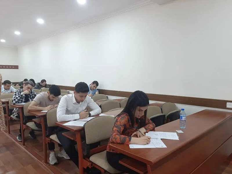 UNEC-də doktoranturaya qəbul üzrə imtahanlar keçirilib