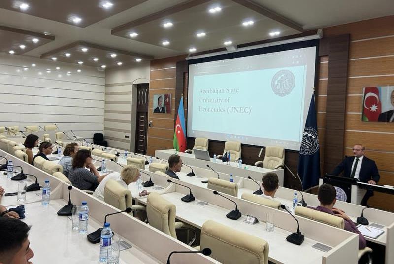 İsveçrəli tələbələr UNEC-də təcrübə proqramında iştirak edirlər