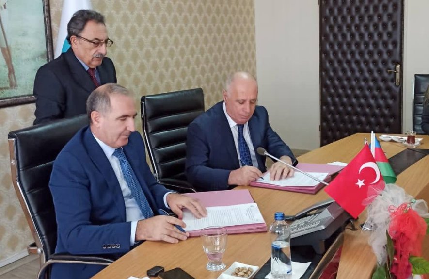 Universitetlər arasında əməkdaşlıq protokolu İMZALANIB