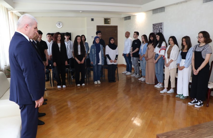 Rektor yüksək bal toplayan tələbələrlə görüşdü - FOTO  