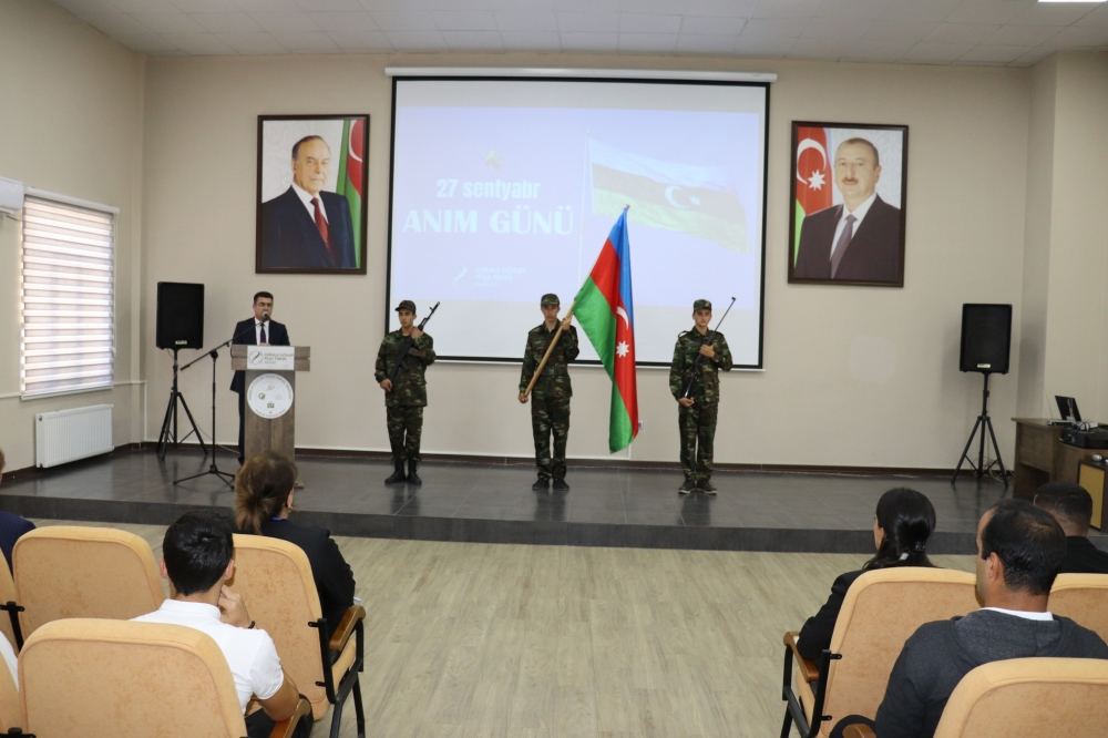 Peşə məktəblərində şəhidlərin xatirəsi yad edilib