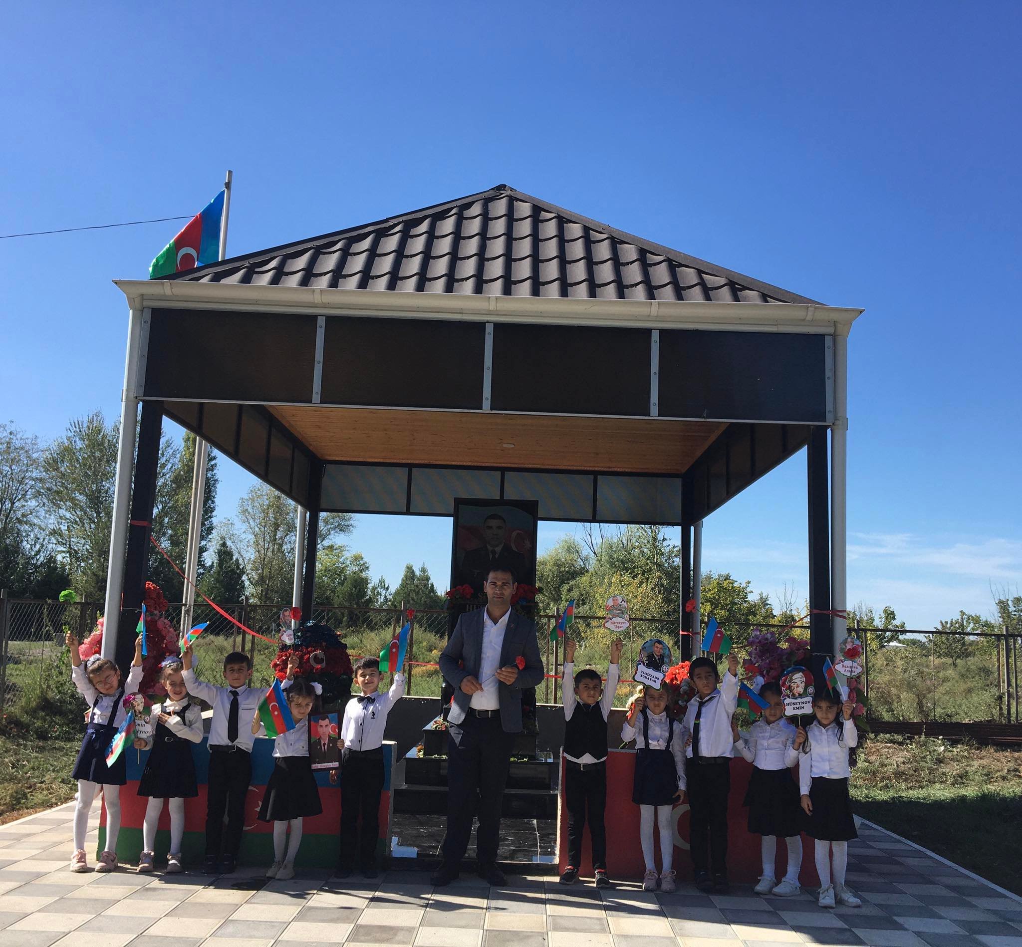 Məktəb şagirdləri kəndin şəhidini unutmadı -Nümunəvi addım-FOTO