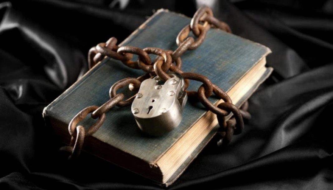 Oxunmasına qadağa qoyulan 10 kitab  