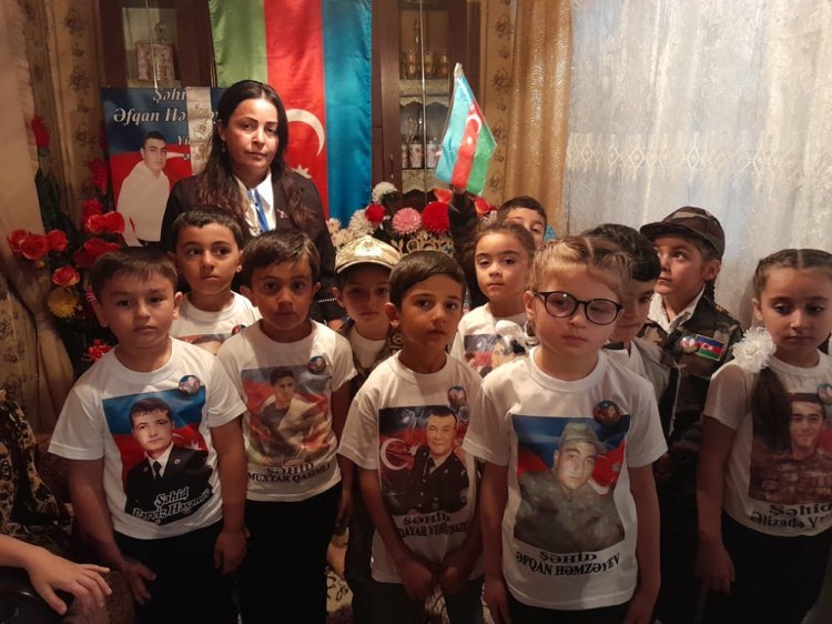 Goranboy təhsil işçiləri Anım Günü ilə əlaqədar şəhidləri ziyarət ediblər