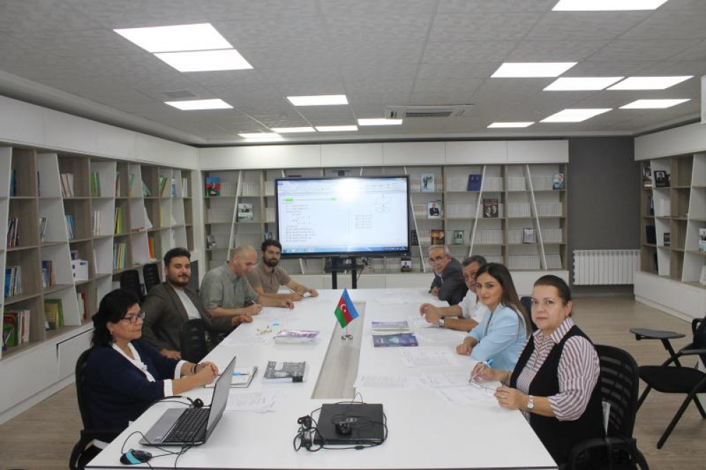 Təkmilləşdirilmiş dərsliklərdəki yeniliklər və dəyişikliklər təhlil edilib  