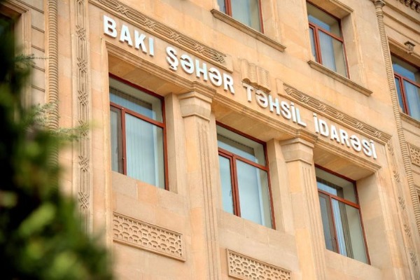Şəhidlərin ruhunu yad etmək üçün ayağa qalxmayan direktorla bağlı araşdırma aparılır
