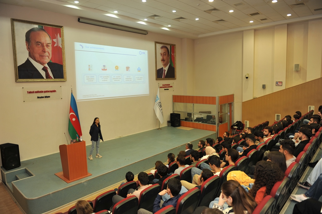 Tələbələr Mobil Tərtibatçılıq proqramı ilə bağlı məlumatlandırılıb  
