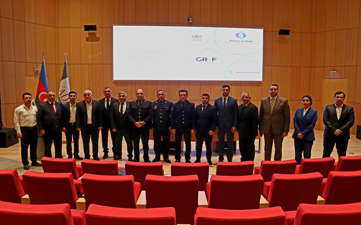 BMU müəllimləri yol hərəkətilə bağlı müzakirələrdə iştirak ediblər  