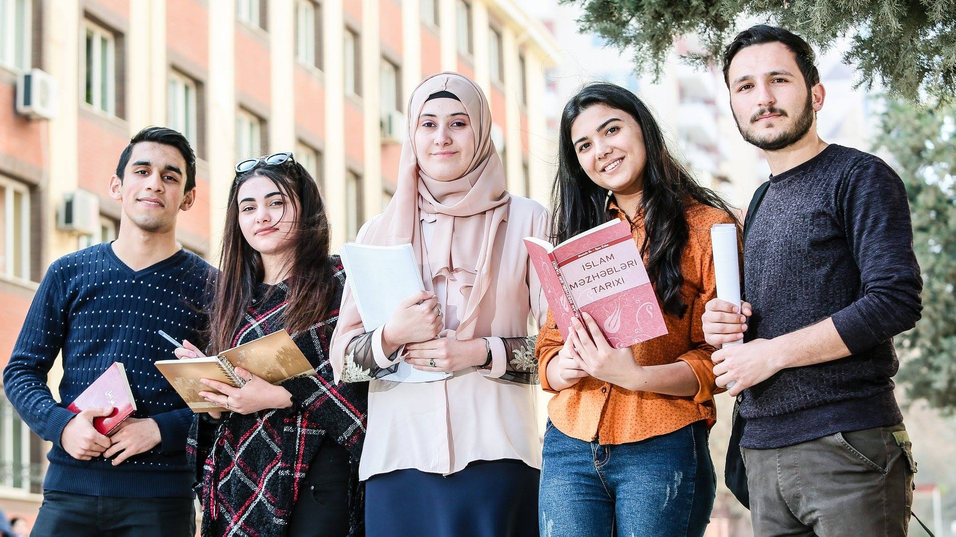 Ali təhsildə geyim qaydası?-Universitet bunu tələbələrlə müzakirə etməlidir...