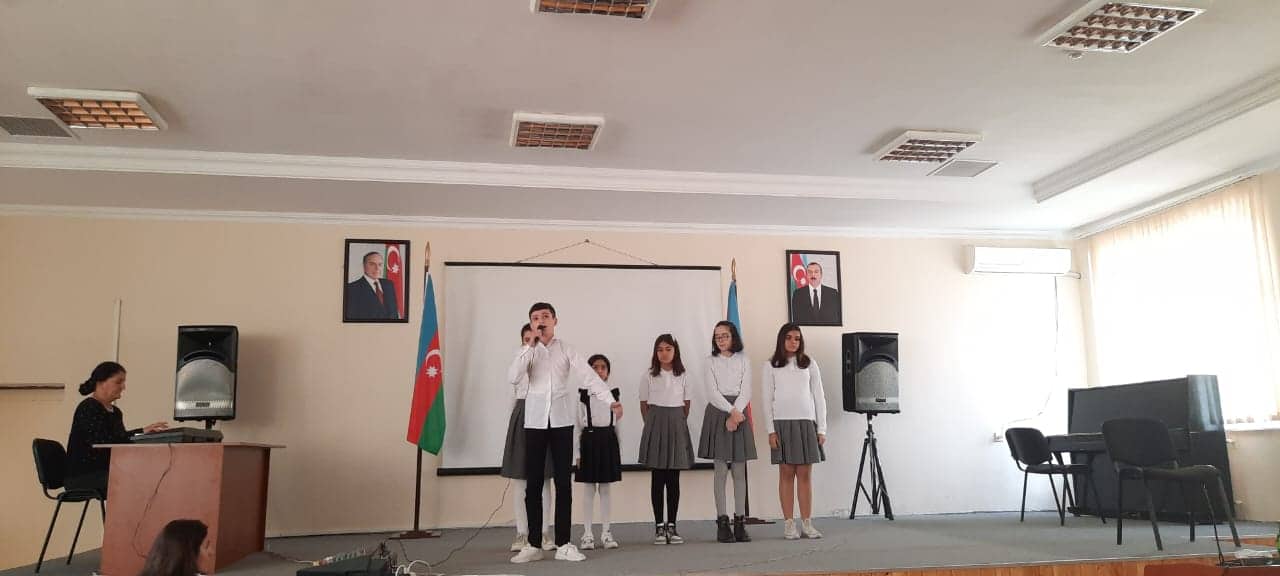 Şagirdlər böyük istiqlal şairini andılar - Əhməd Cavad-130-FOTOLAR