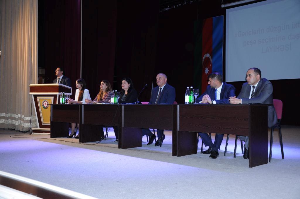 BMU-da“Düzgün ixtisası neçə seçməli?” mövzusunda təlim keçirilib
