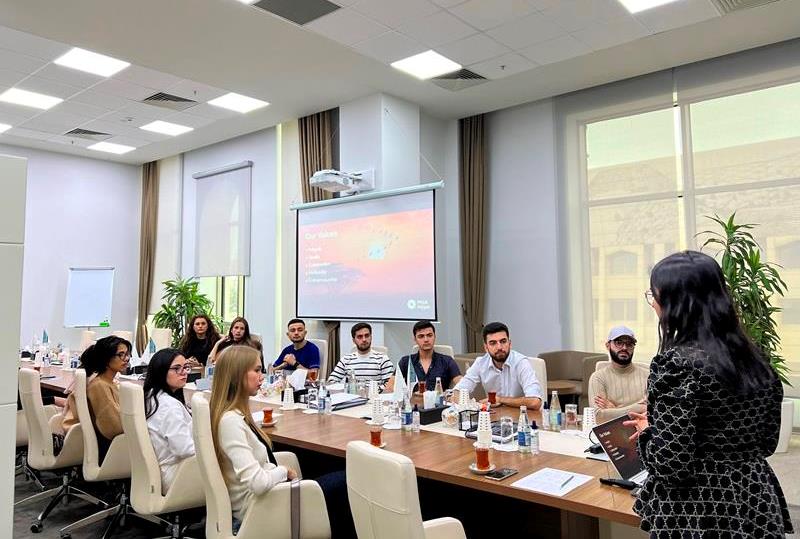 UNEC tələbələri Paşa Həyat Sığortada infosessiyada olublar