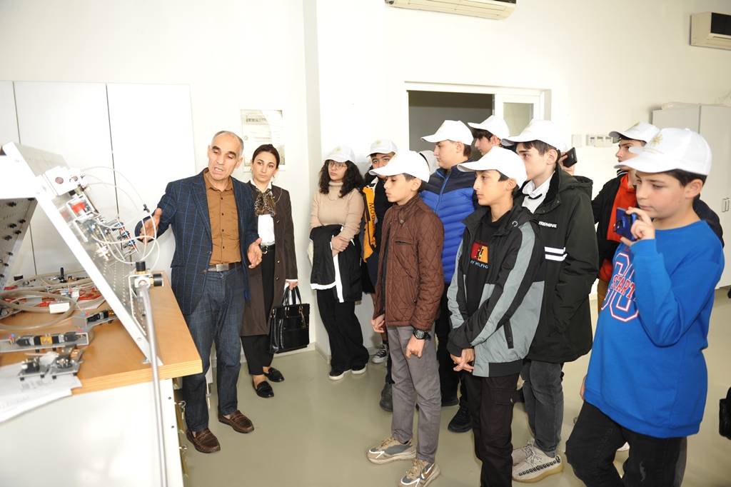 Yuxarı sinif şagirdləri BMU ilə tanış olublar  