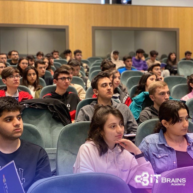 UNEC ödənişsiz proqramlaşdırma kurslarına start verib