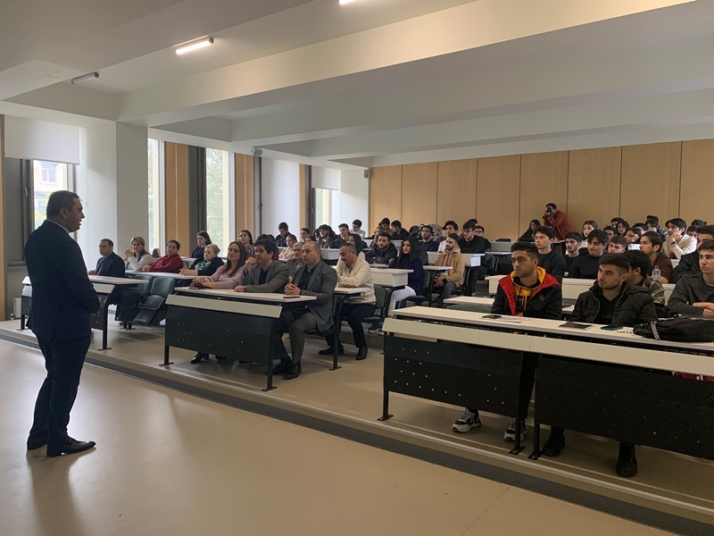 UNEC-də su ehtiyatlarının idarə edilməsinə həsr olunmuş silsilə tədbirlər keçirilib